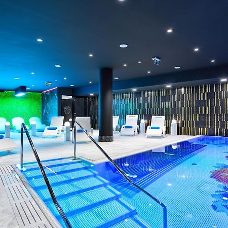 Hotel Ferreus Modern Art Deco 크라쿠프 외부 사진 The swimming pool at the hotel