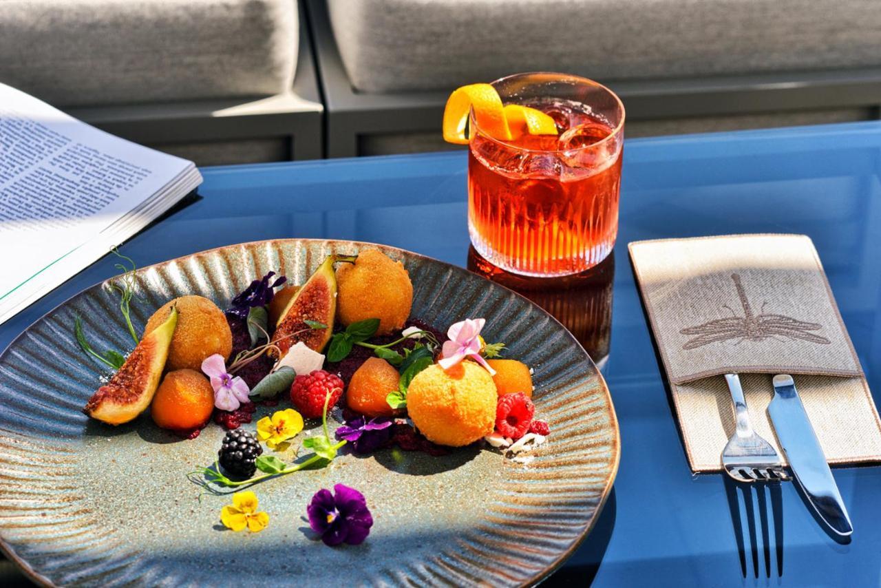 Hotel Ferreus Modern Art Deco 크라쿠프 외부 사진 A Negroni cocktail
