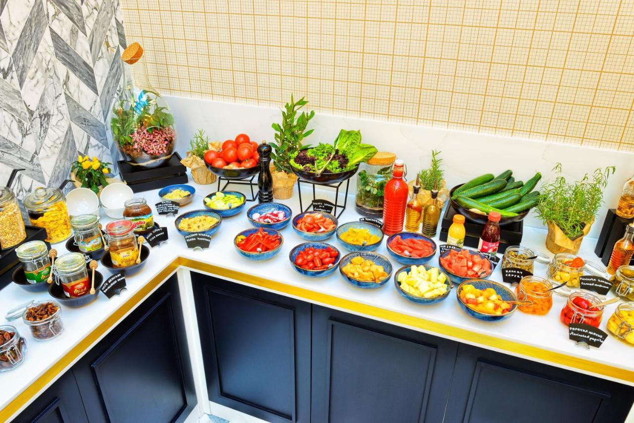 Hotel Ferreus Modern Art Deco 크라쿠프 외부 사진 A salad bar