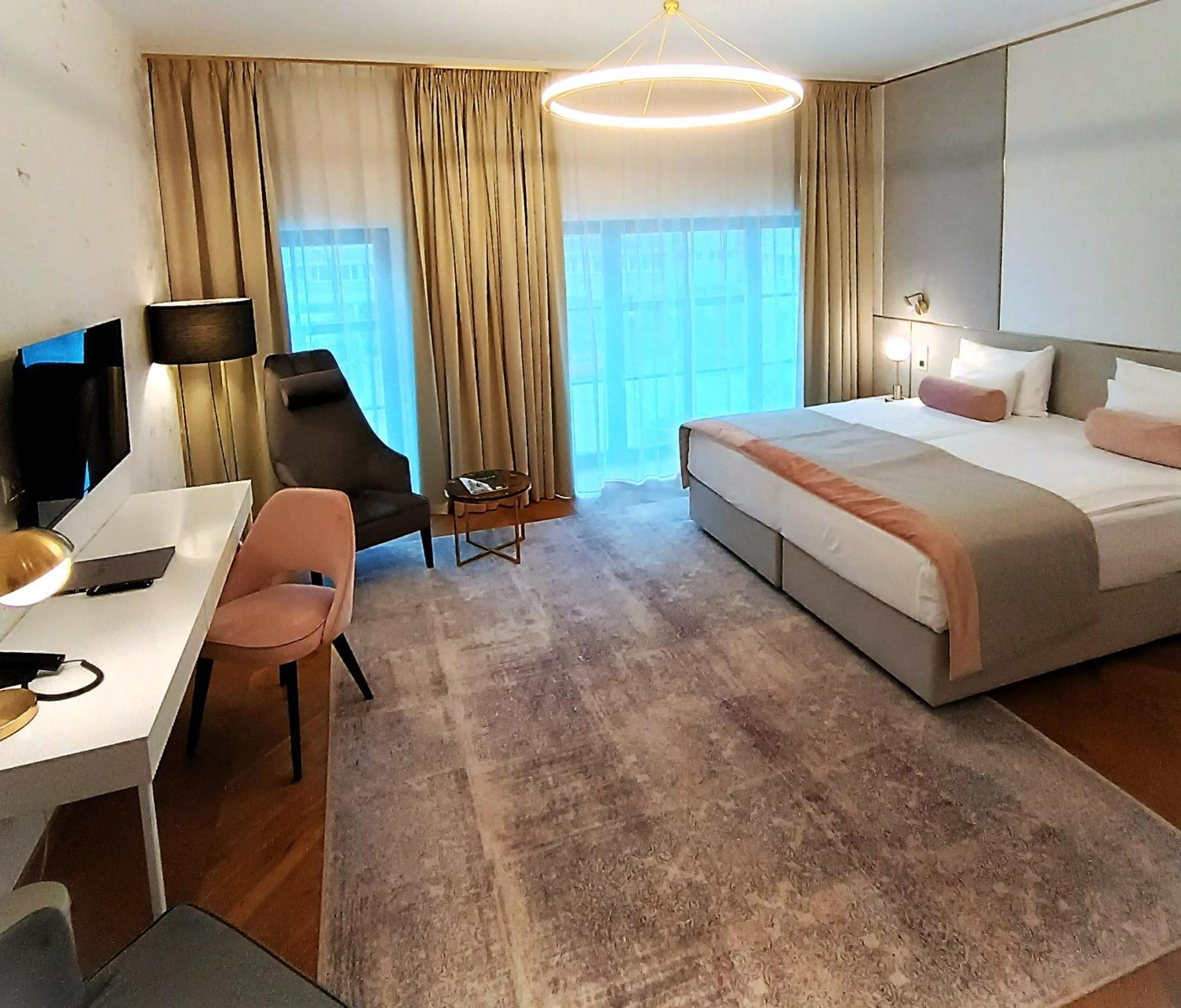 Hotel Ferreus Modern Art Deco 크라쿠프 외부 사진 A room at the hotel