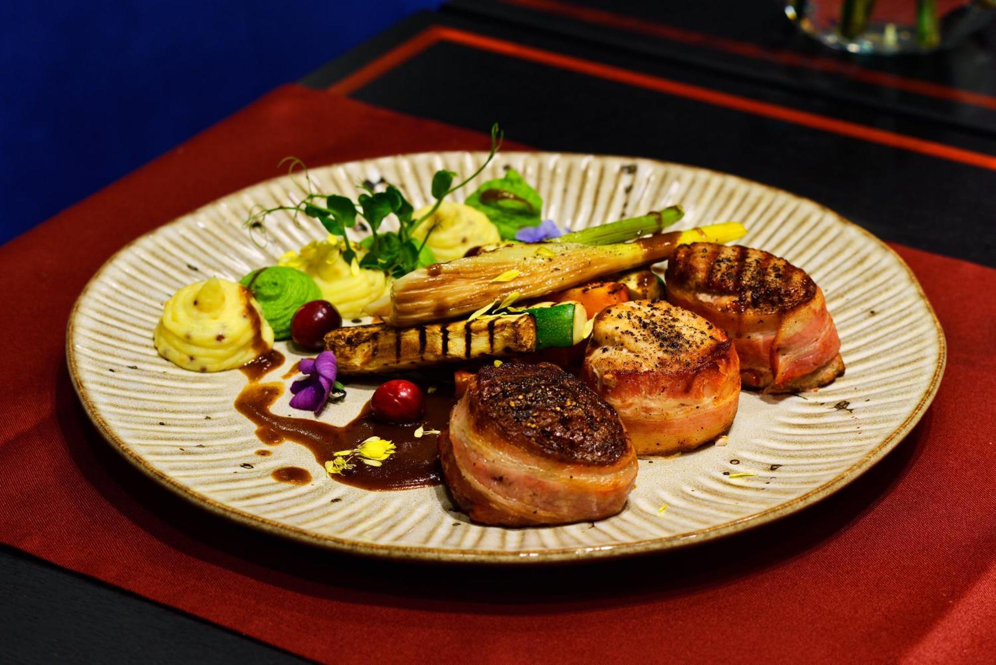 Hotel Ferreus Modern Art Deco 크라쿠프 외부 사진 A modern French dish