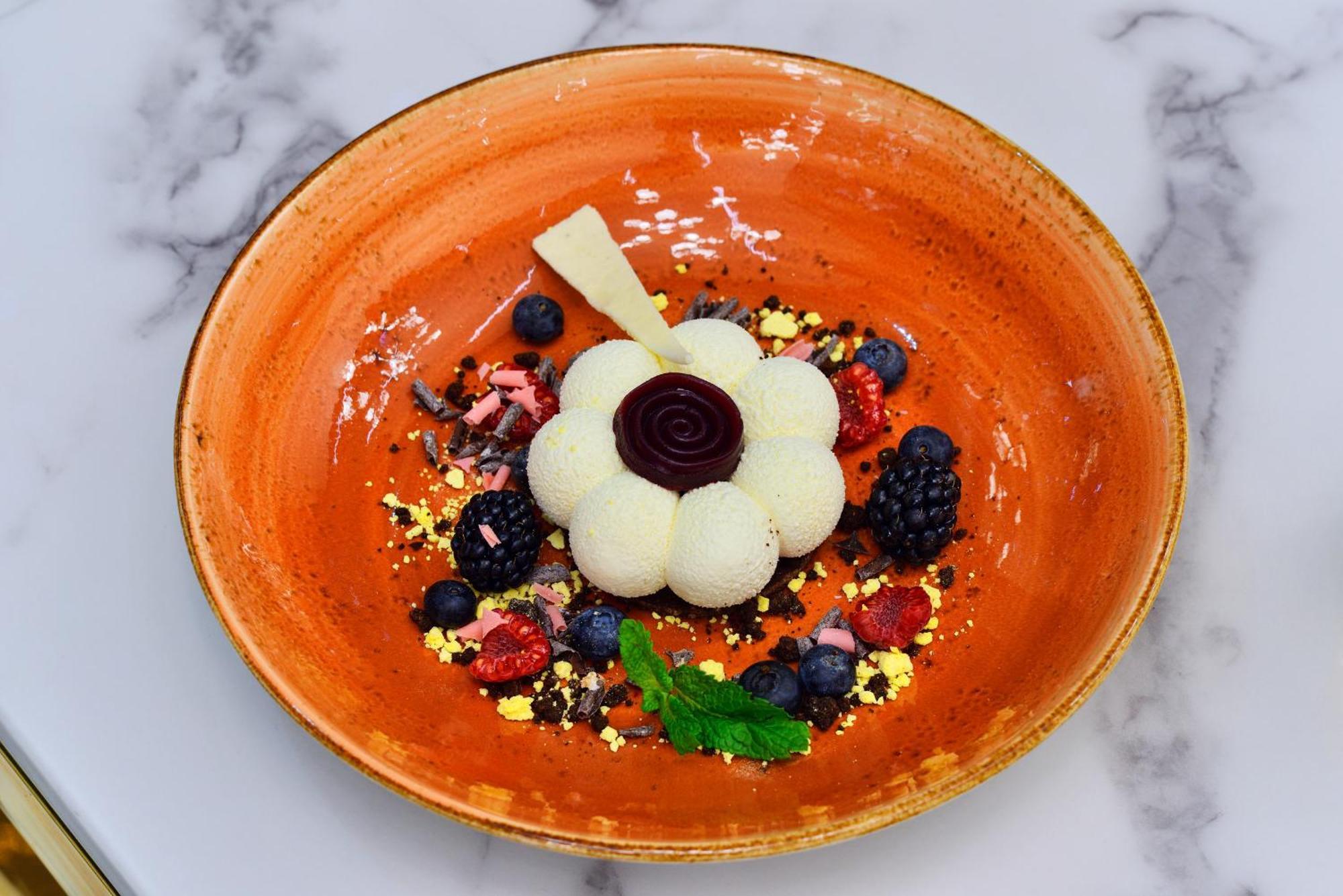 Hotel Ferreus Modern Art Deco 크라쿠프 외부 사진 A semifreddo dessert